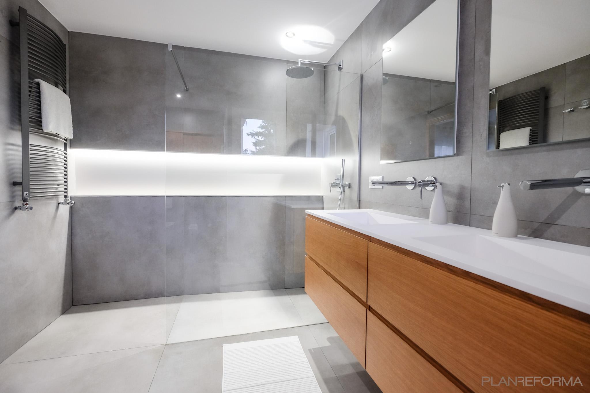 Baño Estilo moderno Color blanco, gris, bronce