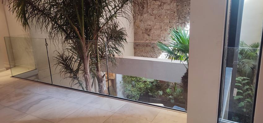 Pasillo Estilo moderno Color verde, beige, beige  diseñado por Cristalleries Lloret | Interiorista | Copyright Imagen propia