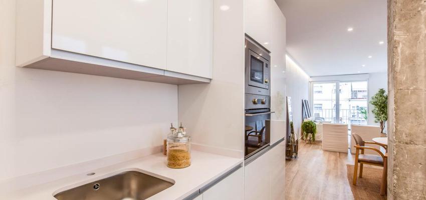 Cocina Estilo contemporaneo Color marron, blanco, bronce  diseñado por DCORE | Gremio 