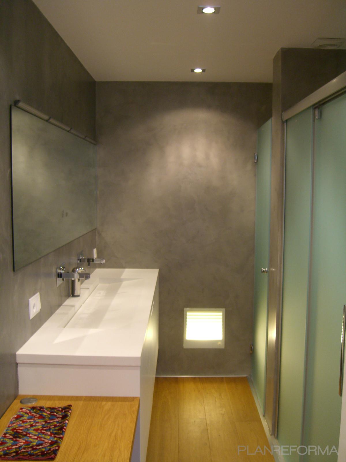 Baño style moderno color gris, plateado, bronce  diseñado por Francesc Collmalivern Studio | Interiorista 