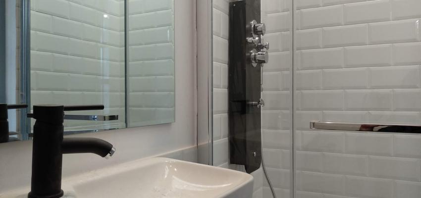 Baño Estilo contemporaneo Color blanco, gris, negro  diseñado por iFAB Habita | Gremio | Copyright iFAB Habita