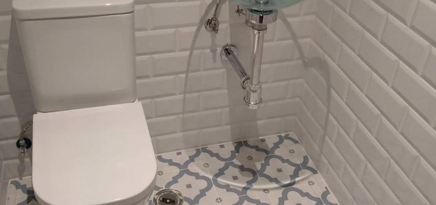 Baño Estilo contemporaneo Color azul cielo, blanco, gris  diseñado por iFAB Habita | Gremio | Copyright iFAB Habita