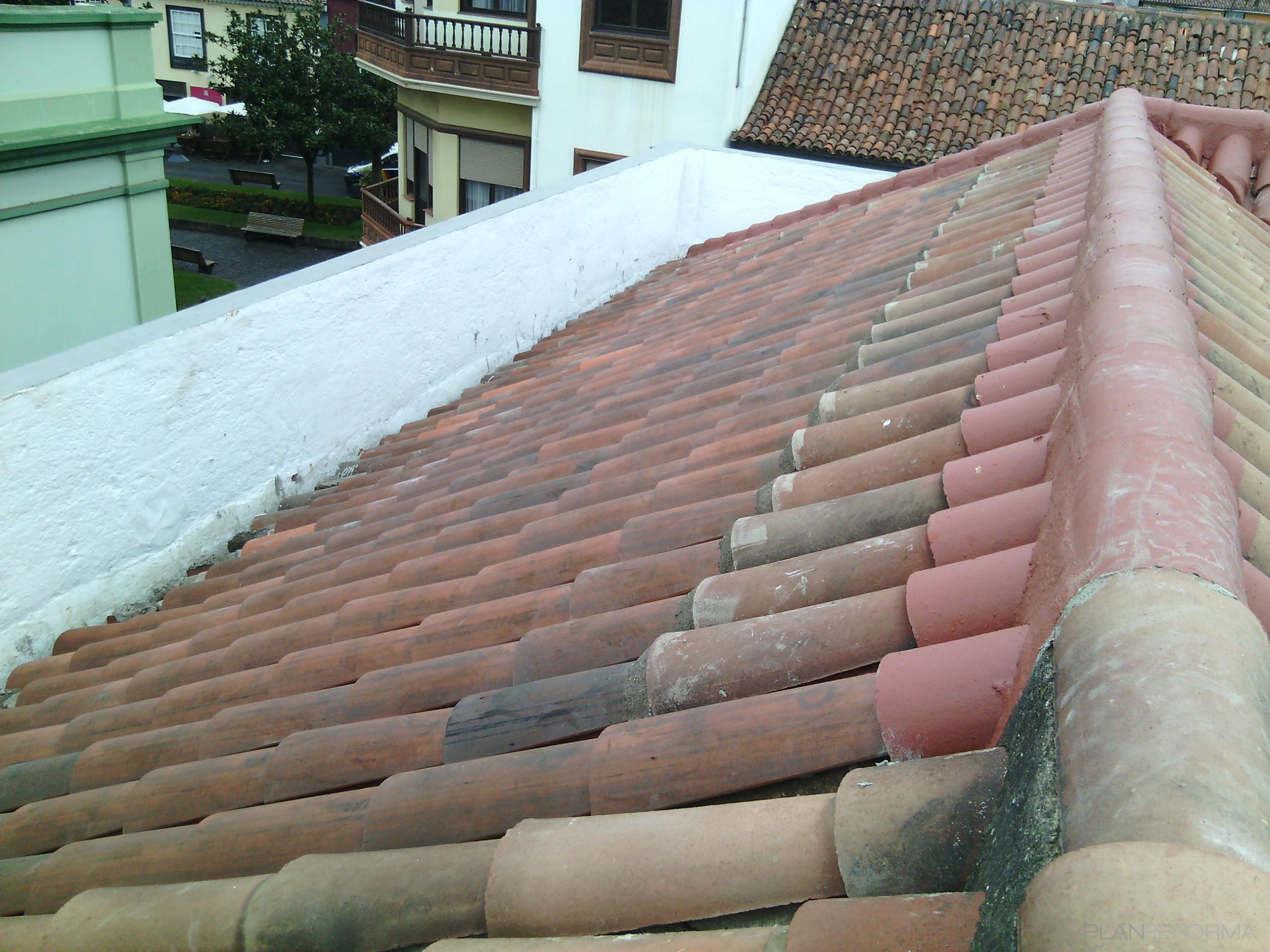 Exterior Estilo tradicional Color marron, blanco  diseñado por LANCHO | Gremio 