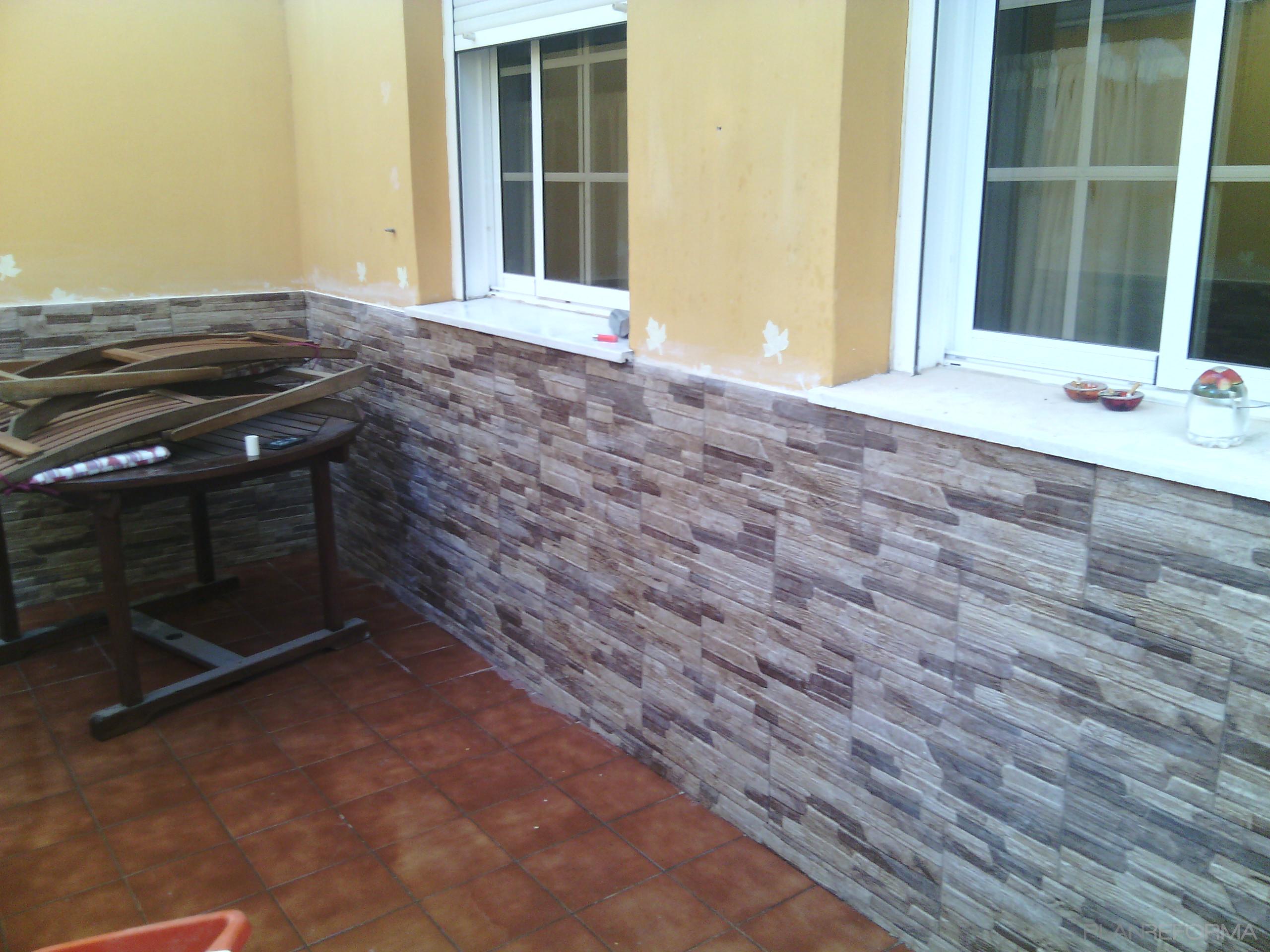 Exterior Estilo tradicional Color marron, gris, gris  diseñado por LANCHO | Gremio 