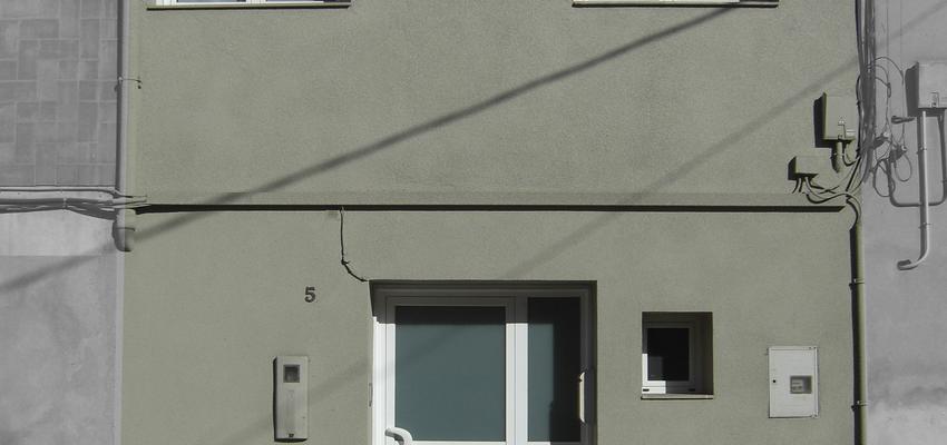 Exterior style moderno color blanco, gris  diseñado por JOSEP LLACUNA ROCA | Arquitecto Técnico 