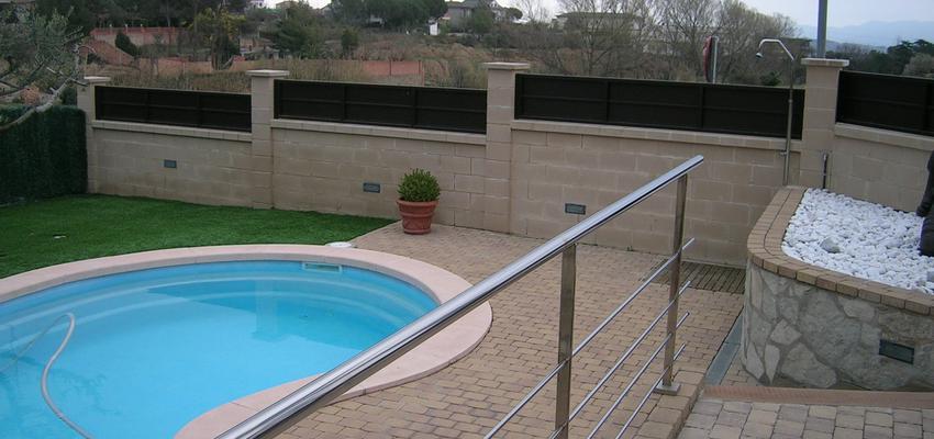 Piscina style contemporaneo color beige  diseñado por JOSEP LLACUNA ROCA | Arquitecto Técnico 