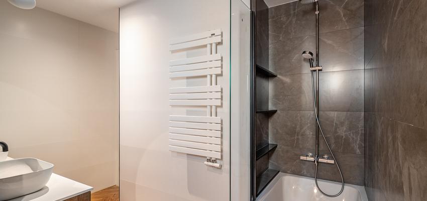 Baño Estilo moderno Color marron, marron  diseñado por C+E Arquitectura | Arquitecto 