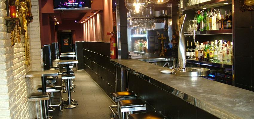 Restaurante, Bar style contemporaneo color negro, plateado, bronce  diseñado por MR-ARQUITECTURA TECNICA | Arquitecto Técnico 