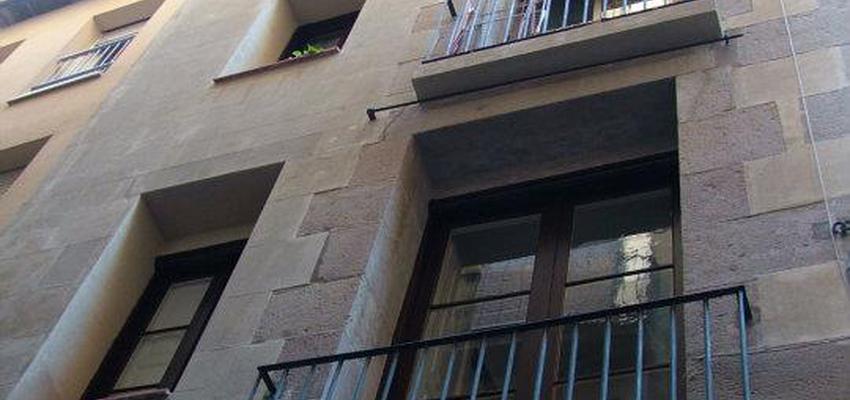 Exterior style tradicional color beige, gris, gris  diseñado por MR-ARQUITECTURA TECNICA | Arquitecto Técnico 