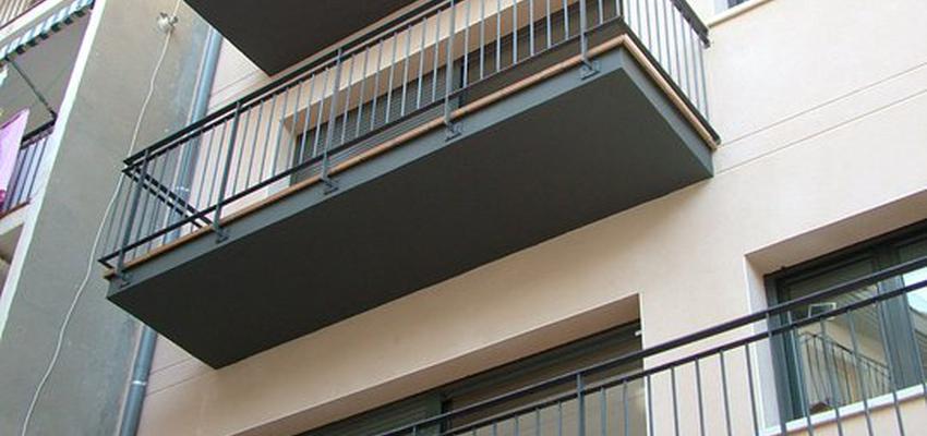 Balcon, Exterior style tradicional color beige, gris  diseñado por MR-ARQUITECTURA TECNICA | Arquitecto Técnico 