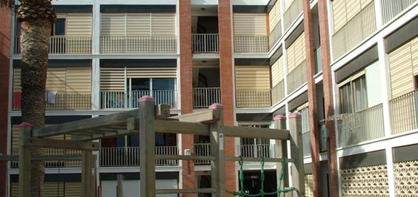 Balcon, Exterior style contemporaneo color marron, beige, gris  diseñado por MR-ARQUITECTURA TECNICA | Arquitecto Técnico 