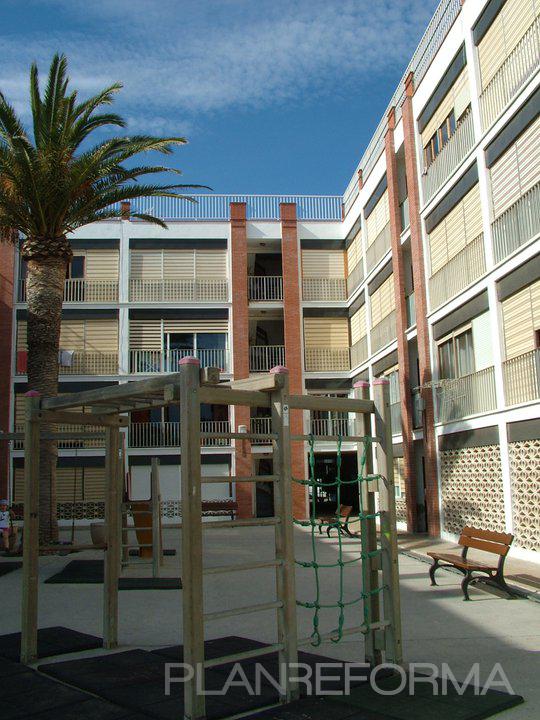 Balcon, Exterior style contemporaneo color marron, beige, gris  diseñado por MR-ARQUITECTURA TECNICA | Arquitecto Técnico 