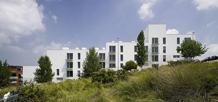 Exterior style contemporaneo color blanco, gris  diseñado por MR-ARQUITECTURA TECNICA | Arquitecto Técnico 
