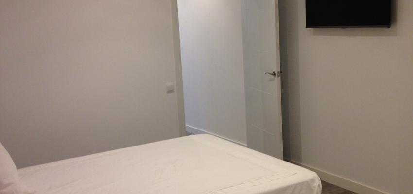 Dormitorio Estilo clasico Color marron, blanco  diseñado por REVALUE Construcciones y Reformas Integrales | Gremio | Copyright Revalue