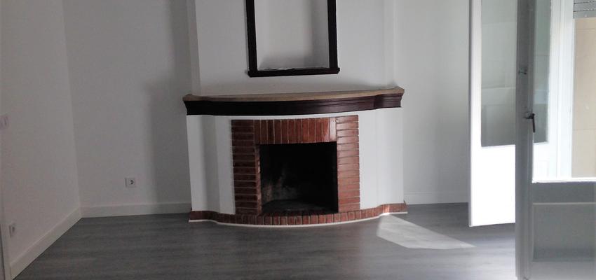 Comedor, Salon Estilo clasico Color marron, blanco, gris  diseñado por REVALUE Construcciones y Reformas Integrales | Gremio | Copyright Revalue