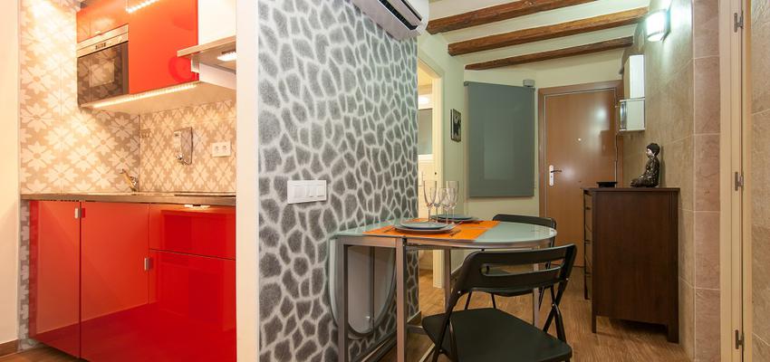 Pasillo, Loft style contemporaneo color rojo, marron, marron, gris, gris  diseñado por Jonathan | Gremio 