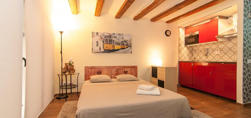 Dormitorio, Cocina, Loft style contemporaneo color rojo, marron, marron, blanco, gris, gris  diseñado por Jonathan | Gremio 