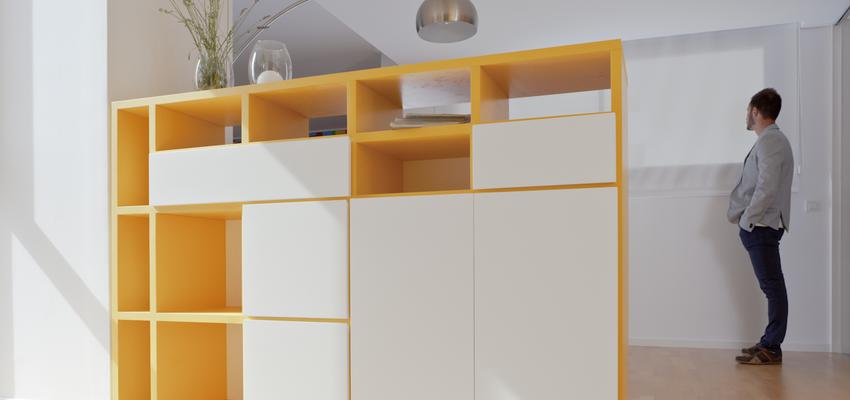 Comedor style moderno color amarillo, marron, blanco  diseñado por Nuvart | Interiorista | Copyright Esta imagen es propiedad de Nuvart.