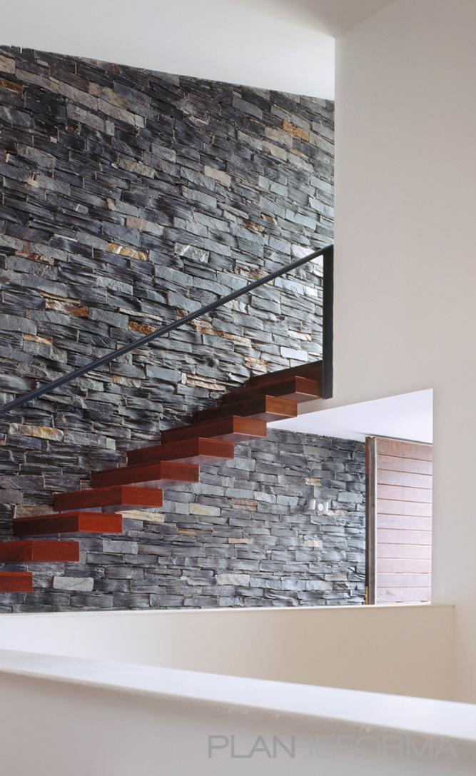Escalera Estilo rustico Color marron, blanco, gris, gris  diseñado por Habitium | Arquitecto Técnico 