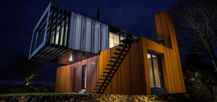 Exterior Estilo vanguardista Color marron, verde, negro, bronce  diseñado por Habitium | Arquitecto Técnico 