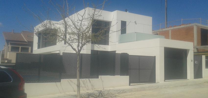 Exterior Estilo moderno Color rojo  diseñado por ARBEIT OBRAS S.L | Gremio 