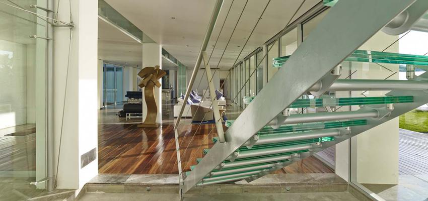 Comedor, Vestibulo, Escalera Estilo moderno Color verde, marron, plateado  diseñado por Susana Pastor | Arquitecto | Copyright Susana Pastor