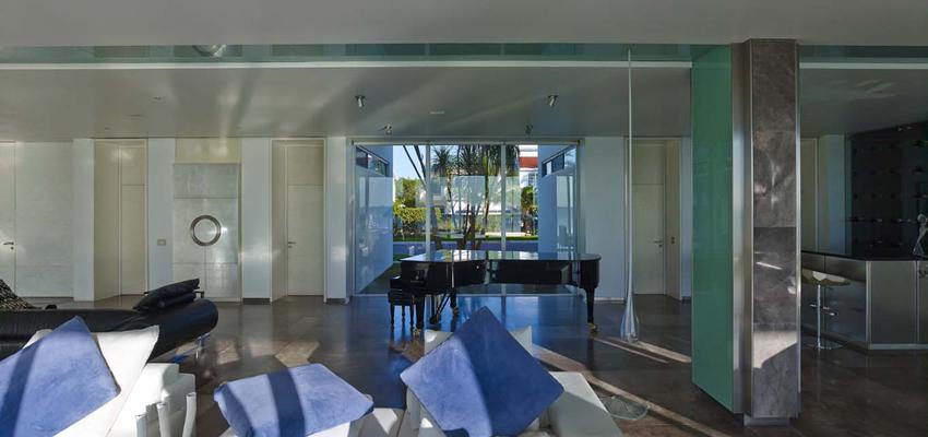 Sala de la TV, Sala de musica Estilo moderno Color azul oscuro, gris, plateado  diseñado por Susana Pastor | Arquitecto | Copyright Susana Pastor