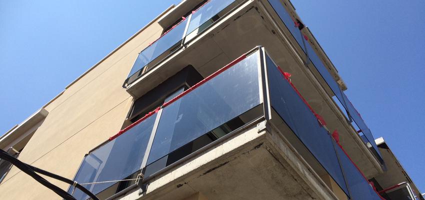 Balcon, Exterior Estilo moderno Color ocre, gris, gris  diseñado por Susana Pastor | Arquitecto | Copyright Susana Pastor