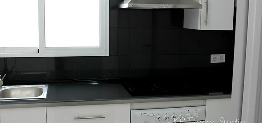 Cocina Estilo moderno Color blanco, gris, gris  diseñado por Kevin Raeymaekers | Gremio | Copyright Kevin Raeymaekers - KP Decor Studio