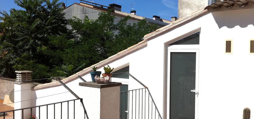 Recibidor, Terraza, Exterior style contemporaneo color verde, marron, blanco  diseñado por Bauen Arquitectes | Arquitecto 