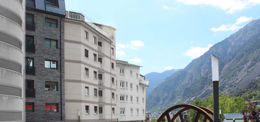 Exterior style contemporaneo color beige, gris, gris  diseñado por Bauen Arquitectes | Arquitecto 