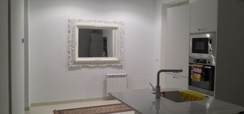 Cocina style contemporaneo color ocre, azul oscuro, blanco  diseñado por AGC Arquitectos | Arquitecto 