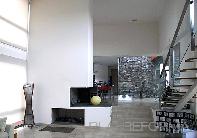 Comedor, Salon, Escalera Estilo moderno Color beige, blanco, gris  diseñado por Javier Obregón | Interiorista 