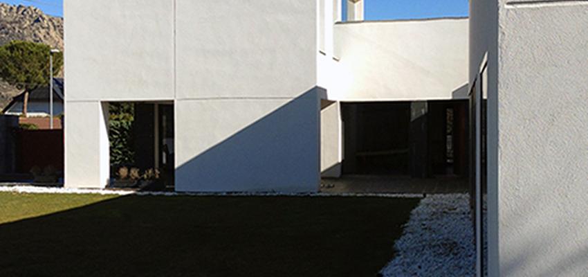 Exterior, Jardin Estilo moderno Color verde, azul, blanco  diseñado por Javier Obregón | Interiorista 