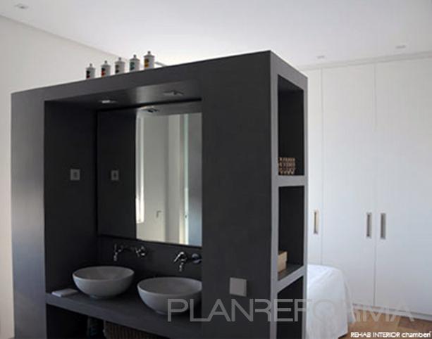 Baño, Dormitorio Estilo contemporaneo Color marron, blanco  diseñado por Javier Obregón | Interiorista 