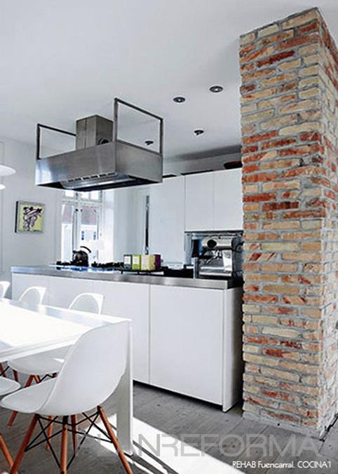 Cocina Estilo contemporaneo Color blanco, gris, gris, negro, plateado  diseñado por Javier Obregón | Interiorista 