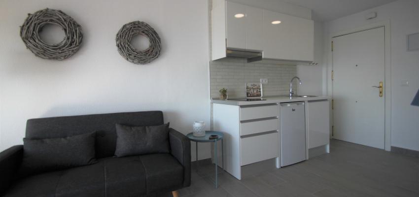 Cocina, Salon Estilo mediterraneo Color marron, beige, marron  diseñado por Ubica Interiores | Gremio | Copyright Ubica interiores