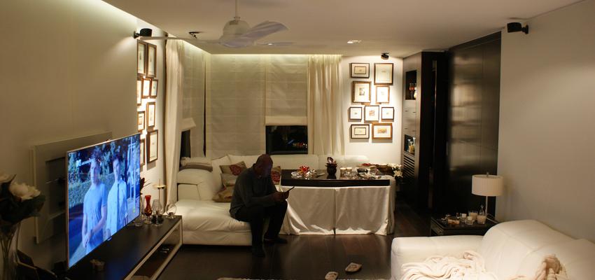 Salon Estilo contemporaneo Color marron  diseñado por INTERIORES 10  ( Ricardo Pérez Aguilera) | Interiorista | Copyright Interiores 10