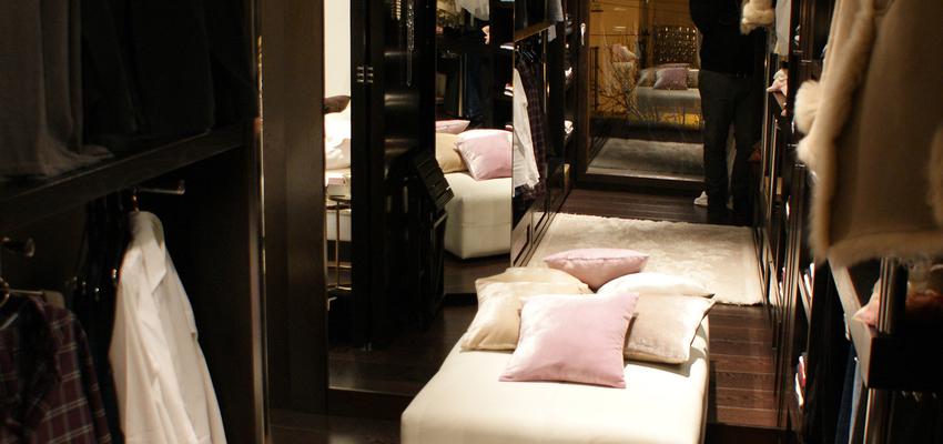 Vestidor Estilo contemporaneo Color marron  diseñado por INTERIORES 10  ( Ricardo Pérez Aguilera) | Interiorista | Copyright Intetiores 10