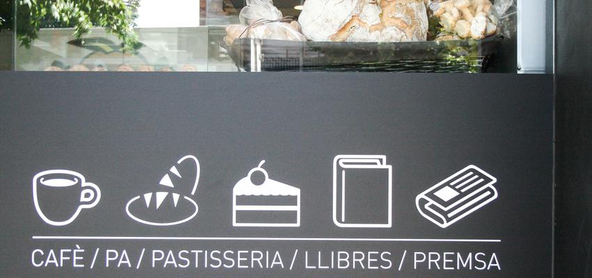 Cafeteria style contemporaneo color beige, blanco, negro  diseñado por Adela Xirau Interiors | Interiorista 