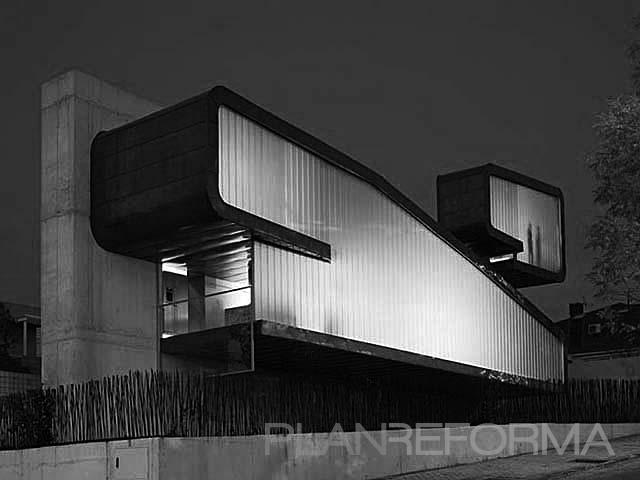 Exterior style moderno color blanco, negro  diseñado por David Pecharromán Díaz | Arquitecto | Copyright David Pecharroman Diaz