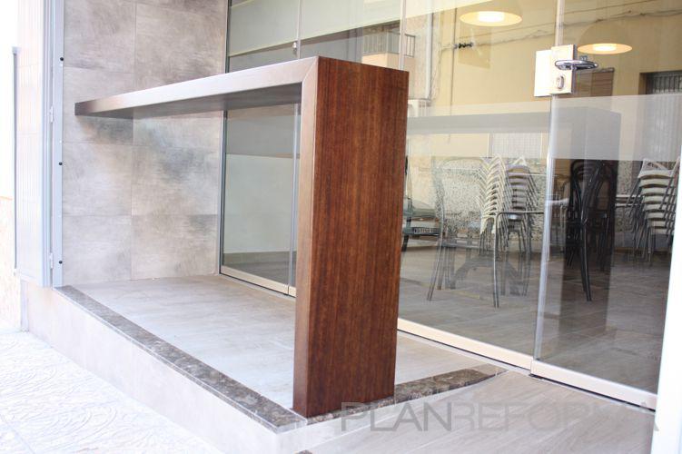 Exterior, Bar Estilo contemporaneo Color marron, beige, blanco  diseñado por Gestionarq | Arquitecto Técnico | Copyright Gestionarq, coop. v.