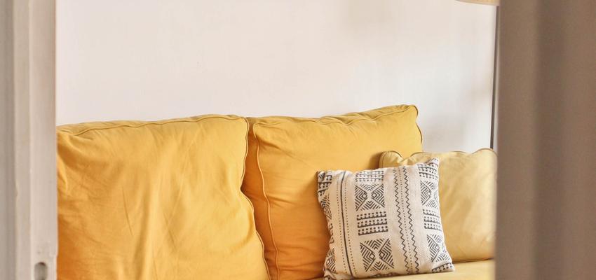 Salon Estilo eclectico Color ocre, negro, plateado  diseñado por DsousaDesign | Decorador | Copyright DsousaDesign