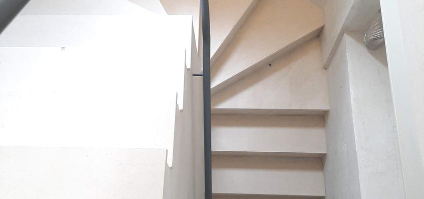 Escalera Estilo contemporaneo Color blanco  diseñado por Gustavo Alvarez Rivas | Reformista, constructor | Copyright Propia