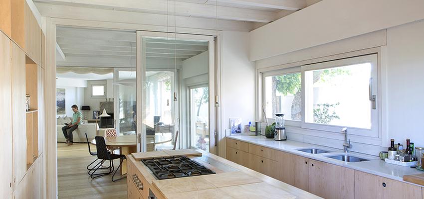 Comedor, Cocina, Salon Estilo contemporaneo Color blanco  diseñado por Gustavo Alvarez Rivas | Reformista, constructor | Copyright Propia