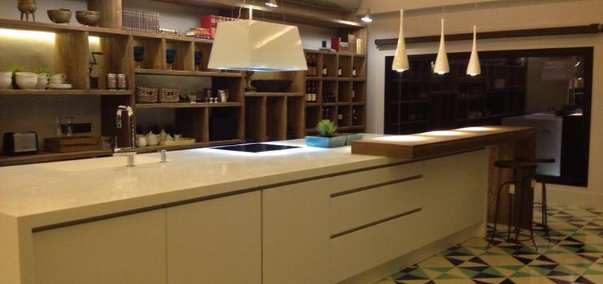 Cocina Estilo contemporaneo Color verde, marron, negro  diseñado por Angels Casellas - Interiorista | Interiorista | Copyright Angels Casellas