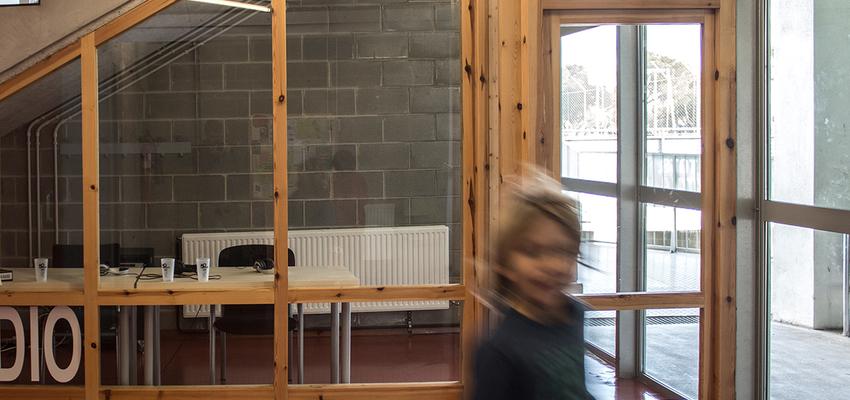 Estudio, Escalera, Niños Estilo contemporaneo Color marron, marron, blanco, gris, gris  diseñado por mmmu arquitectes | Arquitecto | Copyright MMMU arquitectura i disseny