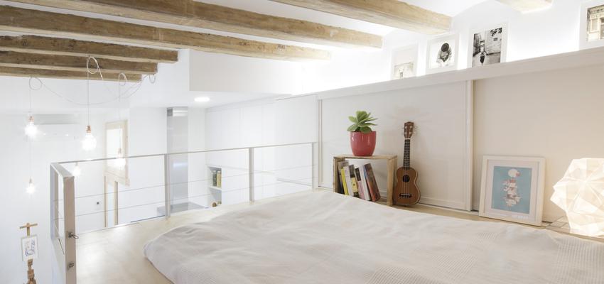 Dormitorio, Salon, Loft Estilo mediterraneo Color marron, amarillo, blanco  diseñado por mmmu arquitectes | Arquitecto | Copyright MMMU