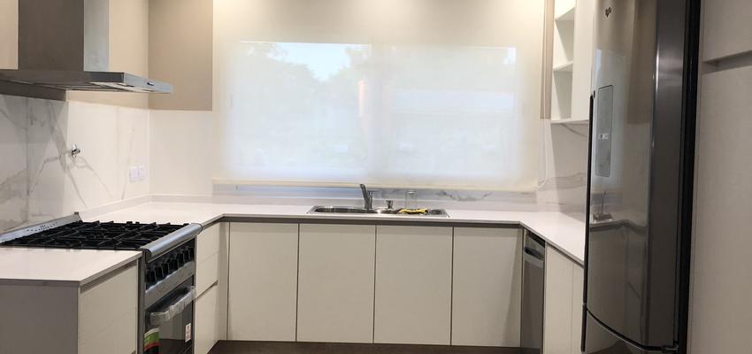 Cocina Estilo moderno Color marron, blanco, negro  diseñado por Serveis Generals. JW | Gremio 