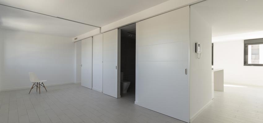 Dormitorio Estilo contemporaneo Color gris, plateado  diseñado por Martín Peláez | Arquitecto | Copyright Fotografía Gonzalo Martín Román